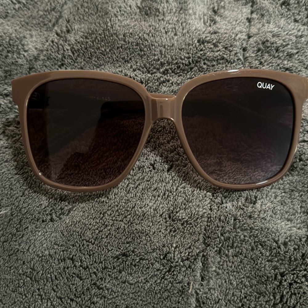 Quay Wide Awake sunglasses hard to find brown frame gradient lens